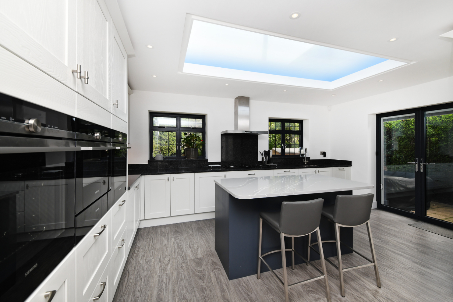Real Project by Hutton Kitchens - Shaker Bridgwater shown in RTP Gun Metal Grey & Prosecco 1 (1)